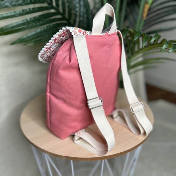 sac à dos enfant maternelle avec tissu fleuri rose personnalisable