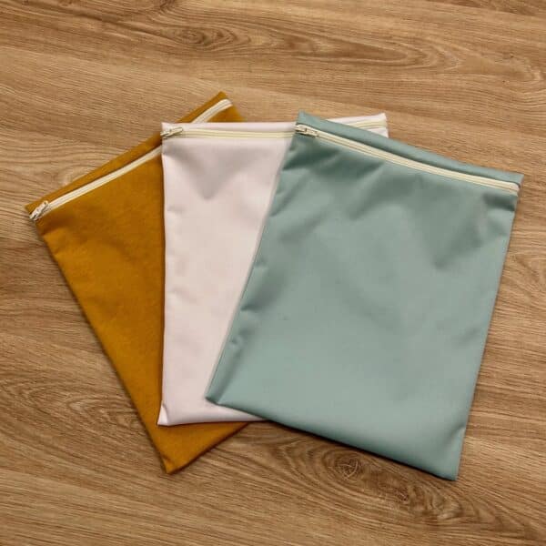 3 Sacs congélations avec couleurs différentes entre jaune, blanc et vert menthe