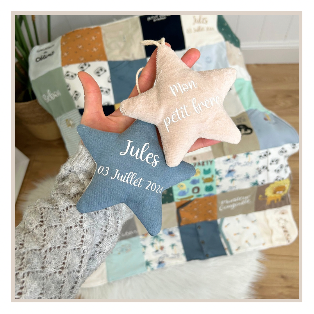 deux étoiles souvenir pour une mamange confectionnées avec deux pyjamas de son garçon disparu